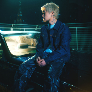 公交车被大爷捏吸奶头
